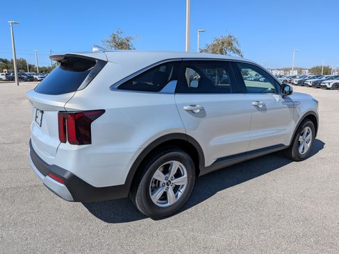 New 2026 Kia Sorento LX FWD image 5