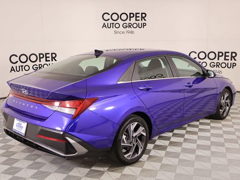 Certified 2025 Hyundai Elantra SEL image 22