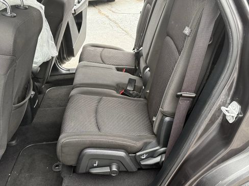 Used 2017 Dodge Journey SE w/ Flexible Seating Group image 15