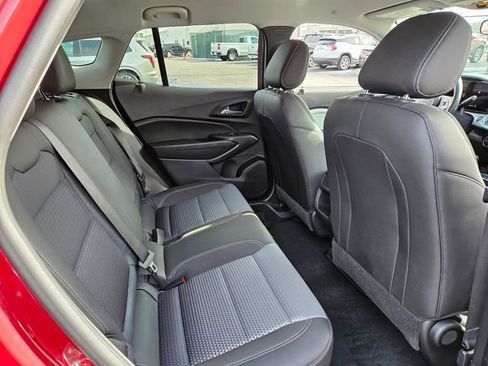 Used 2025 Chevrolet Trax LT w/ LT Convenience Package image 19