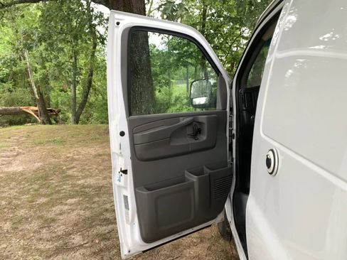 Used 2014 Chevrolet Express 2500 w/ Cold Climate Package image 17