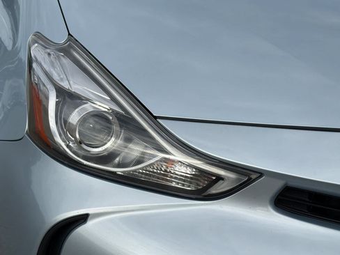 Used 2016 Toyota Prius V Five FWD image 15
