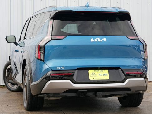 Used 2024 Kia EV9 Land image 6