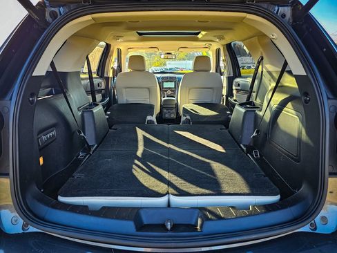 Used 2017 Ford Explorer Platinum image 42
