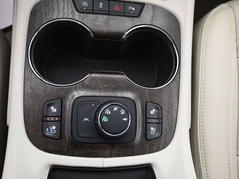 Used 2023 GMC Acadia Denali w/ Denali Technology Package AWD/4WD image 10