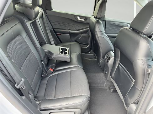 New 2025 Ford Escape SE image 30