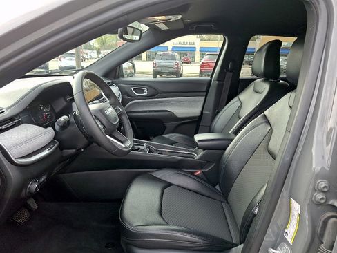 Used 2024 Jeep Compass Latitude image 12