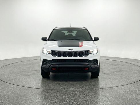 Used 2025 Jeep Compass Trailhawk AWD/4WD image 2