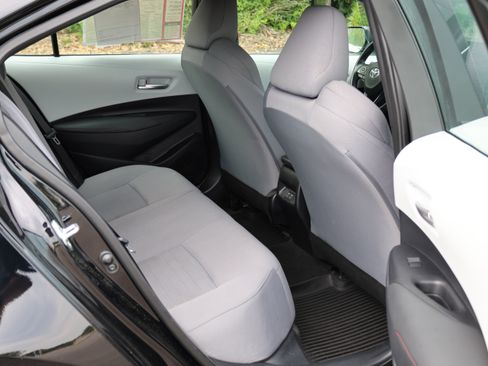 Certified 2025 Toyota Corolla SE FWD image 18