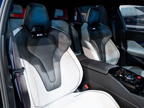 Used 2025 BMW M5 Touring image 39