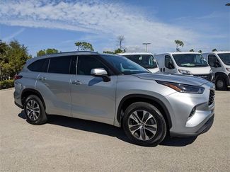 Used 2021 Toyota Highlander XLE video 1