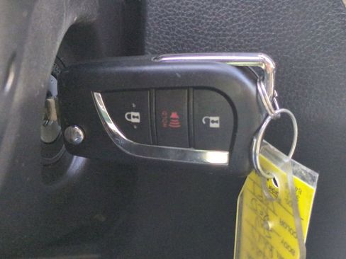 Used 2022 Toyota RAV4 LE image 26