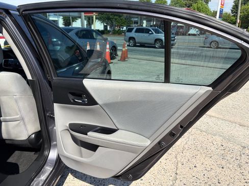 Used 2017 Honda Accord LX image 14