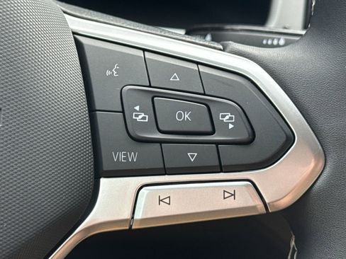 Certified 2022 Volkswagen Atlas Cross Sport SE image 32