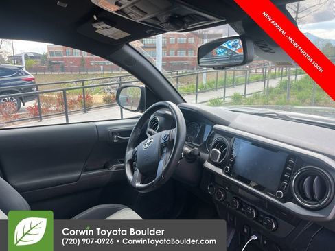 Used 2022 Toyota Tacoma TRD Off-Road image 9