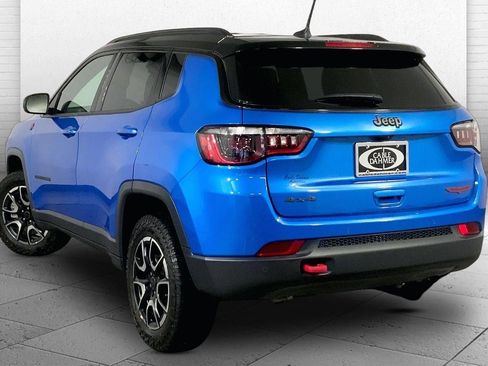 Used 2025 Jeep Compass Trailhawk AWD/4WD image 11