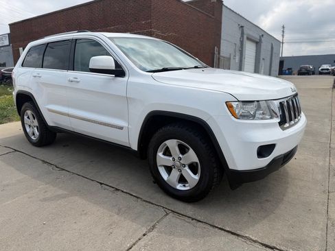 Used 2013 Jeep Grand Cherokee Laredo AWD/4WD image 4