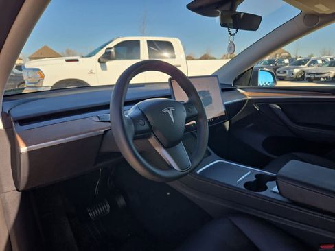 Used 2023 Tesla Model Y Long Range image 2