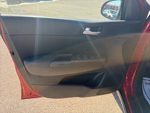 Used 2020 Kia Sportage LX image 9