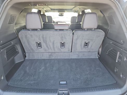 Used 2024 Chevrolet Traverse RS w/ LPO, Floor Liner Package image 30