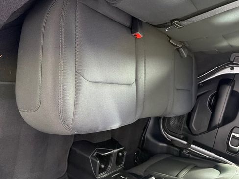 Used 2021 Jeep Wrangler Unlimited Sahara image 22