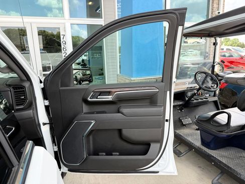 Used 2025 GMC Sierra 1500 SLT AWD/4WD image 30
