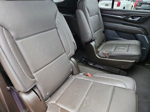 Used 2021 GMC Yukon Denali w/ Denali Premium Package image 30