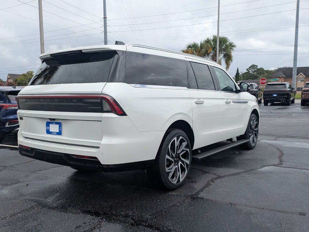 New 2027 Lincoln Navigator L Reserve AWD/4WD image 5