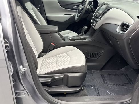 Used 2018 Chevrolet Equinox LT AWD/4WD image 16
