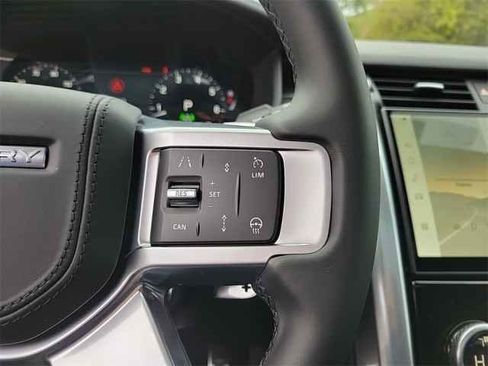 New 2025 Land Rover Discovery Metropolitan Edition AWD/4WD image 31