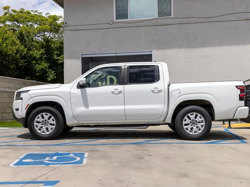 Used 2022 Nissan Frontier SV RWD image 9