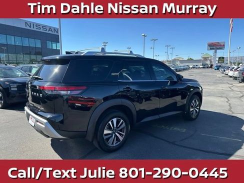 Used 2024 Nissan Pathfinder SL AWD/4WD image 12