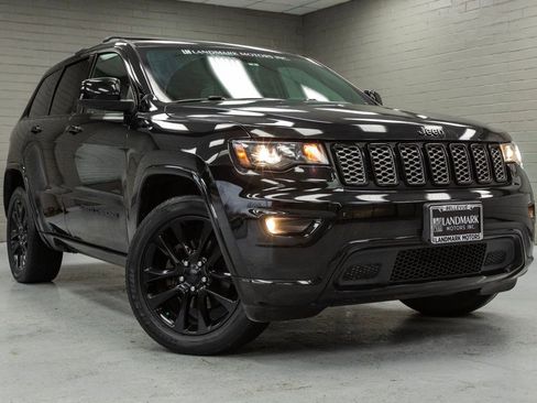 Used 2019 Jeep Grand Cherokee Altitude image 1