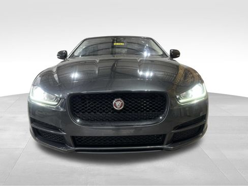 Used 2017 Jaguar XE Prestige RWD image 2