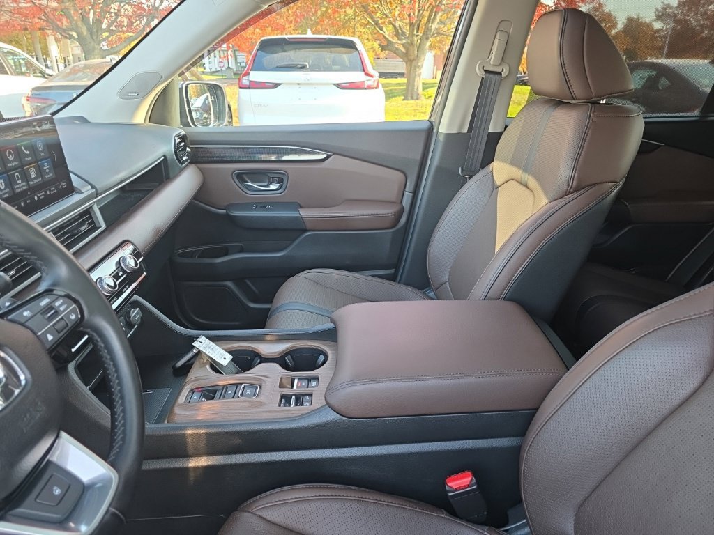Used 2025 Honda Pilot Elite image 29