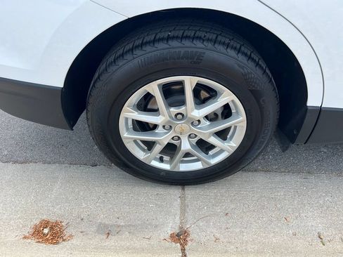 Used 2024 Chevrolet Equinox LT AWD/4WD image 13