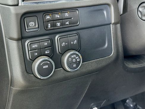 Used 2025 Chevrolet Suburban Premier AWD/4WD image 12