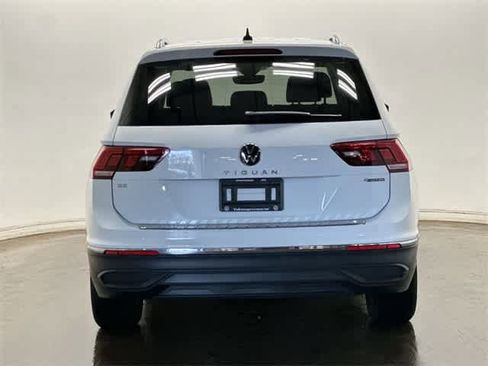 Certified 2022 Volkswagen Tiguan SE image 4