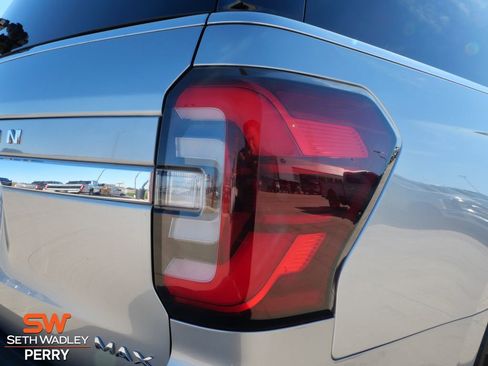 Used 2023 Ford Expedition Max Limited image 6