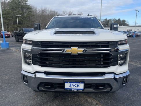 Used 2024 Chevrolet Silverado 2500 LT w/ Convenience Package image 2