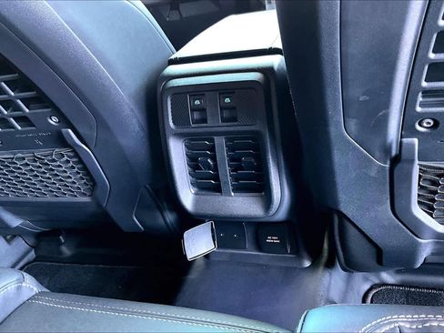 Used 2025 Ford Bronco Badlands AWD/4WD image 31