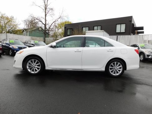 Used 2012 Toyota Camry XLE w/ Leather Pkg FWD image 23