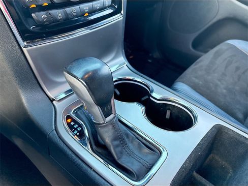 Used 2021 Jeep Grand Cherokee Laredo X image 16