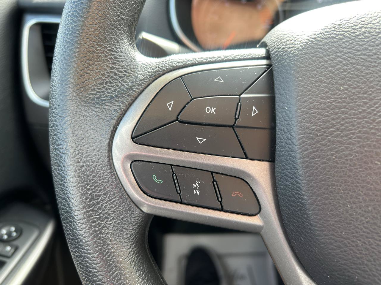 Used 2019 Jeep Cherokee Latitude w/ Popular Appearance Group FWD image 18