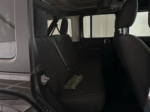 Used 2020 Jeep Wrangler Unlimited Sahara AWD/4WD image 18