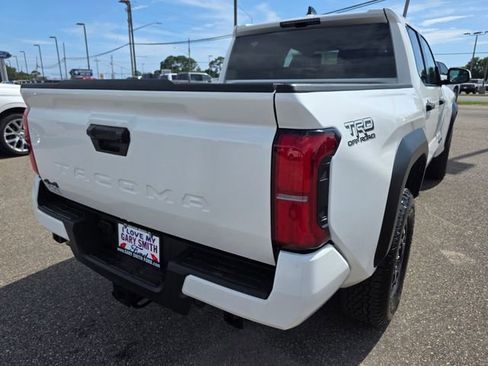 Used 2025 Toyota Tacoma TRD Off-Road AWD/4WD image 8