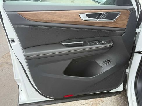 New 2026 Volkswagen Atlas SE image 6