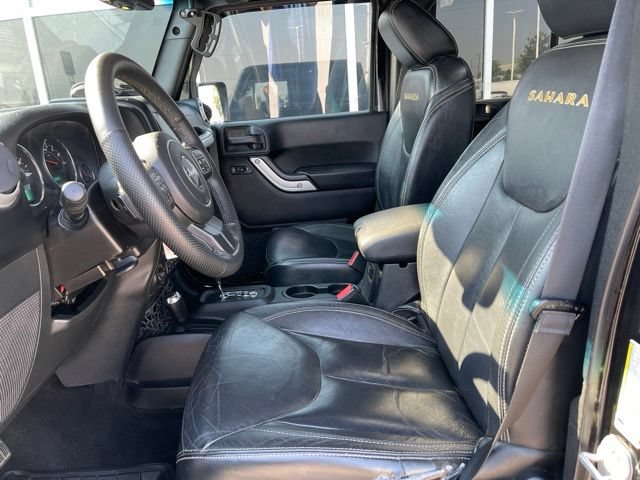 Used 2014 Jeep Wrangler Unlimited Sahara w/ Connectivity Group AWD/4WD image 11