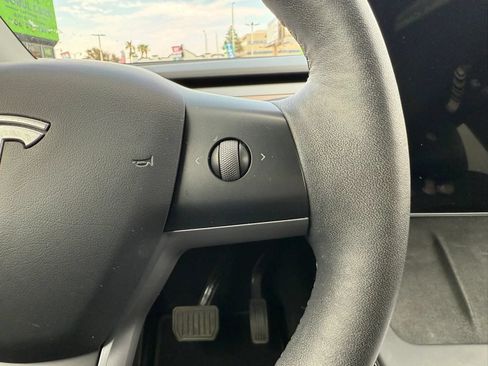 Used 2023 Tesla Model Y Long Range AWD/4WD image 28