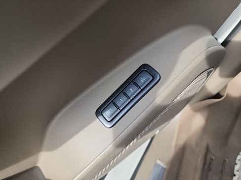 Used 2017 Chevrolet Suburban LT RWD image 29